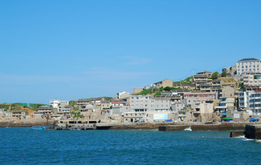 东极岛（舟山群岛最东侧的岛屿之一）