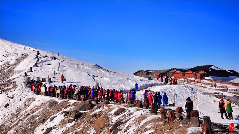 长白山景区因雪太大关了，为什么雪太大就得关闭？