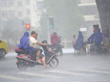 黄色暴雨用不用上学