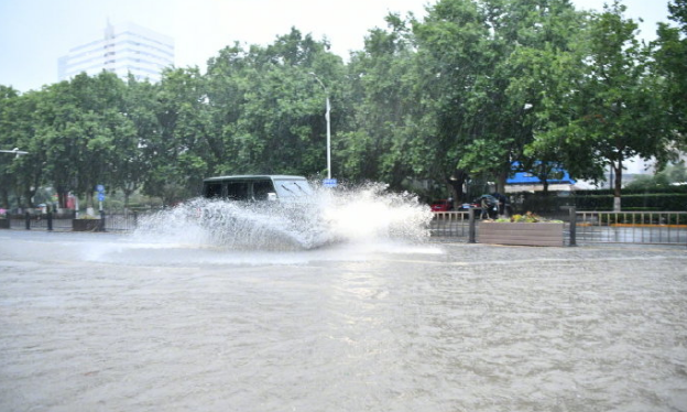 河南暴雨成灾，各方紧急救援，河南为何成为全国强降雨中心？