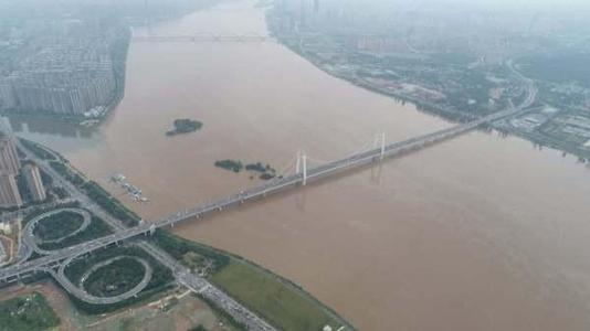 湘江浏阳河变鸳鸯锅，这是怎么回事？