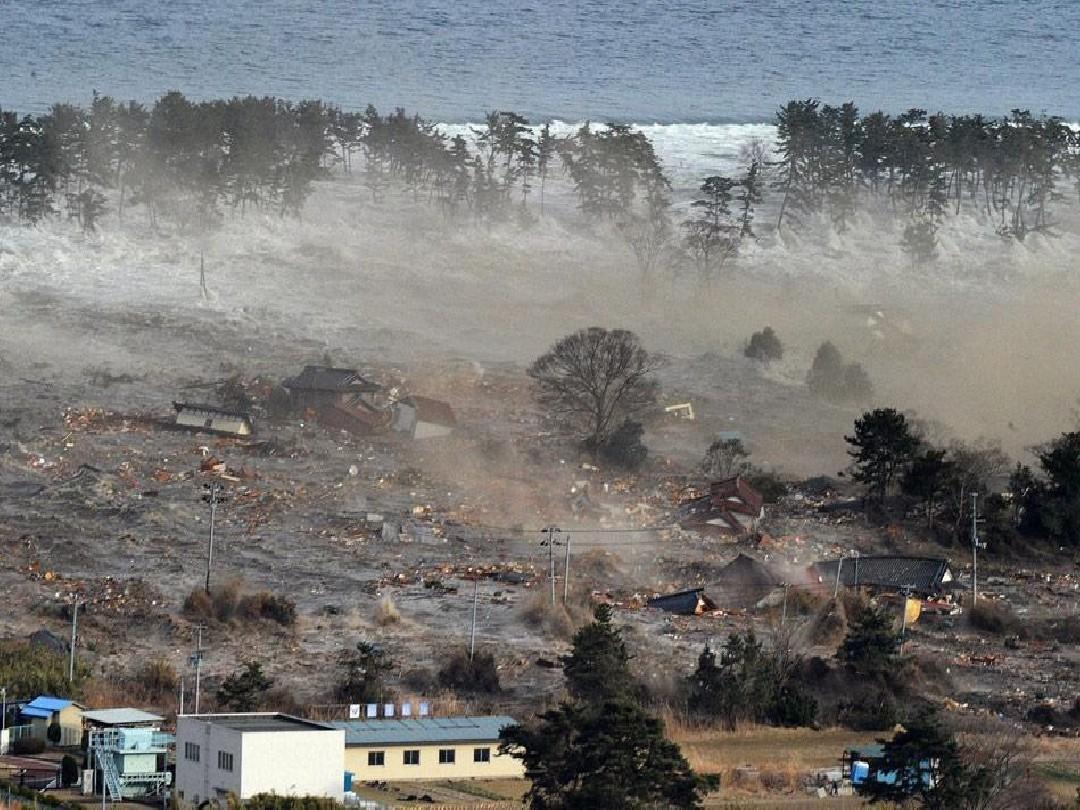 青海发生7.4级地震，共记录到余震100多次，当地采取了什么救援举措？