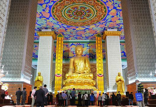 法门寺“暴雷”背后，寺庙在商业中迷失！你如何看待这一现象？