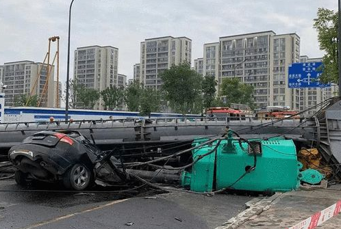 浙江宁波工地打桩机倒塌致2人遇难，打桩机为何会突然倒塌？