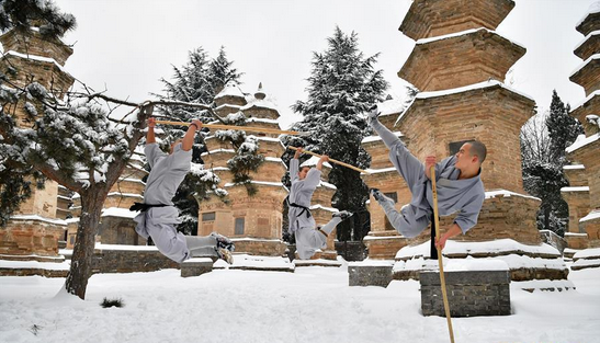 少林寺扫地僧雪中练武为何受到很多人关注？