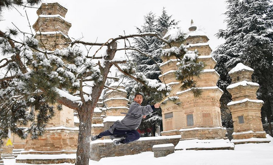 少林寺扫地僧雪中练武为何受到很多人关注？