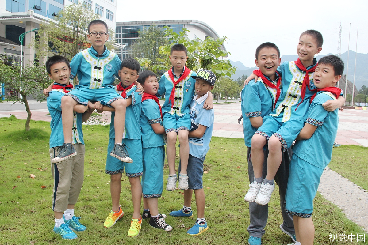 贵阳一7岁女孩被37位家长联名要求转学，他们这么做的原因是什么？