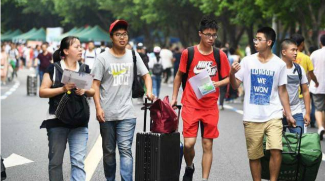 上大学要带什么证件，身份证一定要复印件吗？