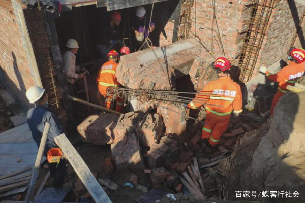 南京一工地突发边坡坍塌，致2人死亡3人受伤，工地事故频发该注意什么？