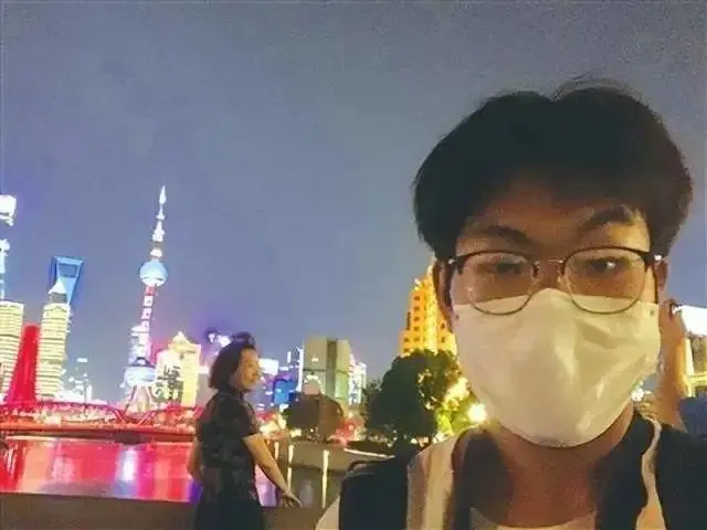 15岁少年坐公交旅行：4天9城花153！他为何选择以这样的方式旅行？