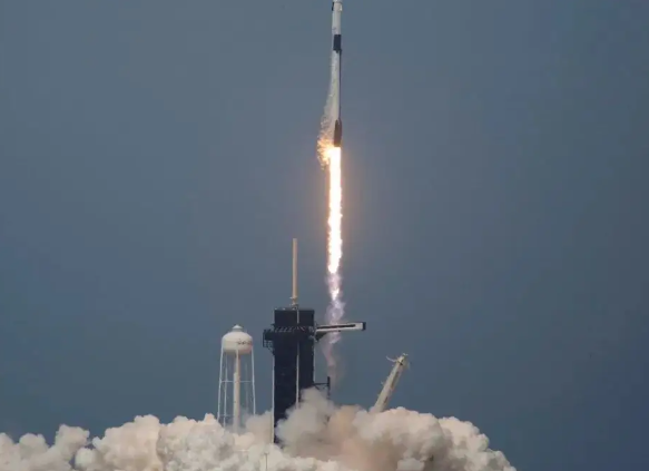 SpaceX载人4号任务龙飞船因天气原因推迟返回地球，此次任务是什么？