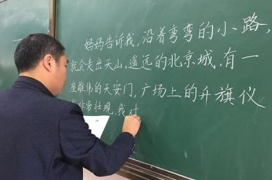 打油诗:语文老师一回头，鲁迅甘为孺子牛…后面是什么呢？