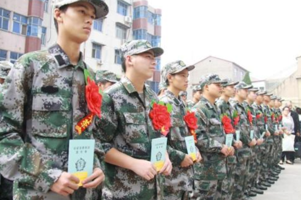 2高校学生拒服兵役，拒服兵役是否违反我国法律？