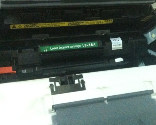 HP laserjet M1005MFP打印机硒鼓是怎么加墨的啊