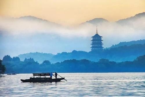 饮湖上初晴后雨的全诗意思。简单一点。不要太长