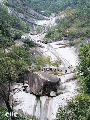 龙潭沟风景区的西范低两峡龙潭沟官方介绍